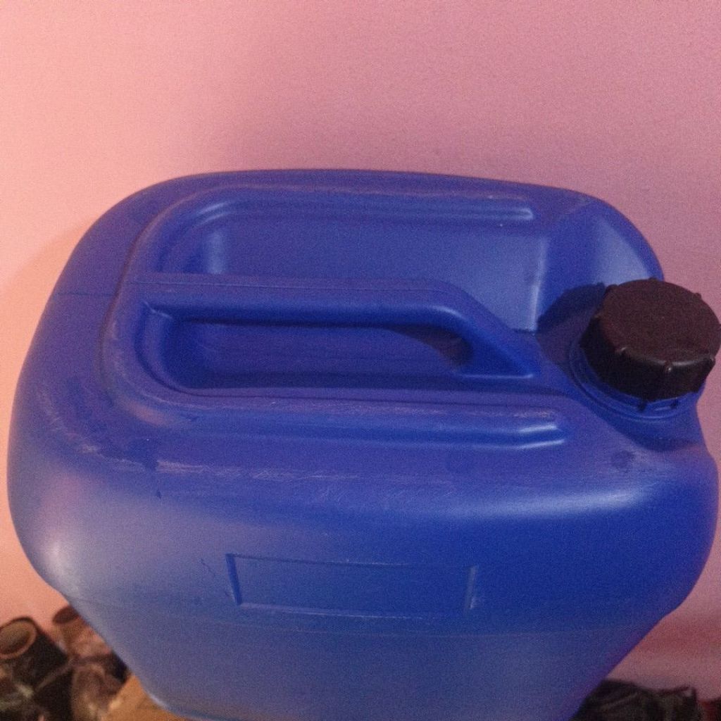 Jerigen bekas 35 liter, sudah bersih dan tidak bocor