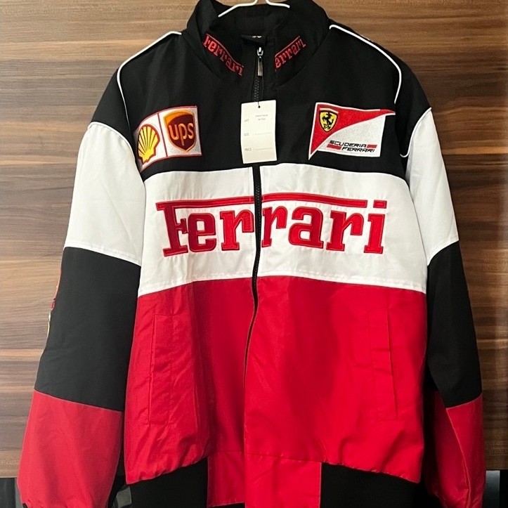 Jaket ala Ferrari