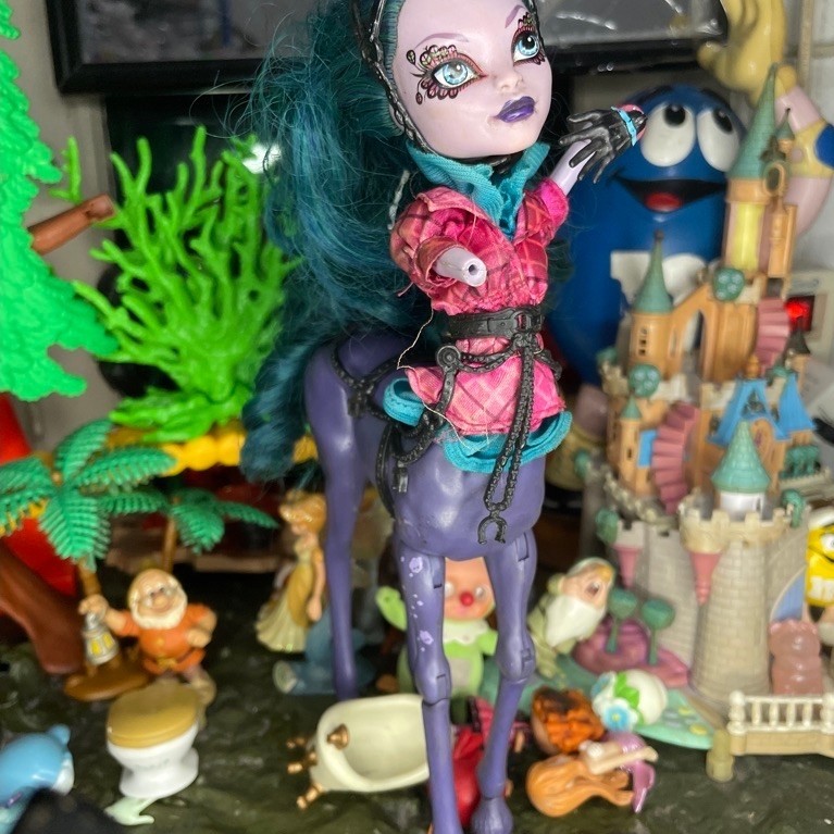 Boneka Barbie Monstel High MH Minus
