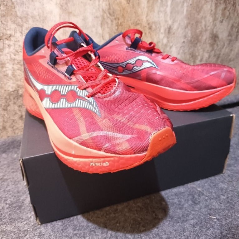 sepatu saucony running