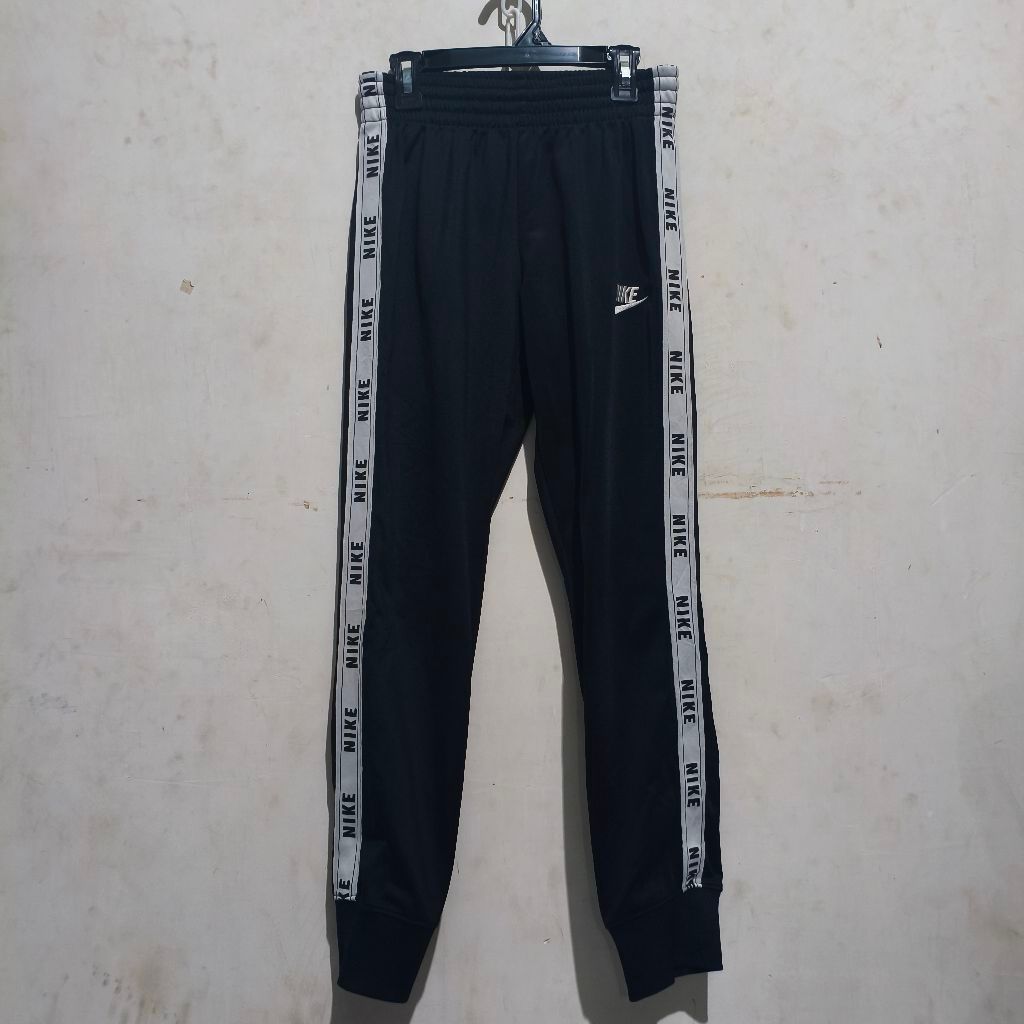 trackpants nike taped hitam