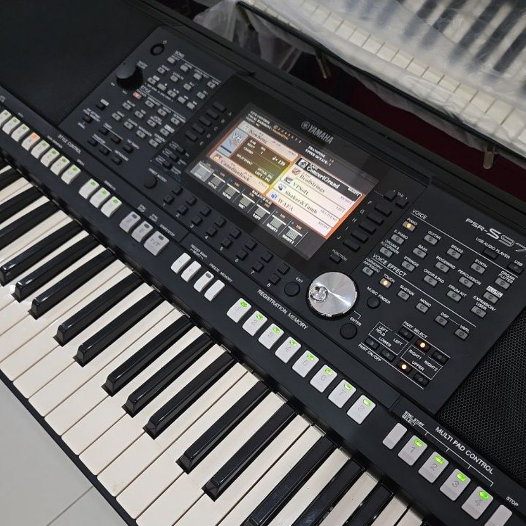 YAMAHA PSR S975 Keyboard Arranger Organ Tunggal Second Good Condition