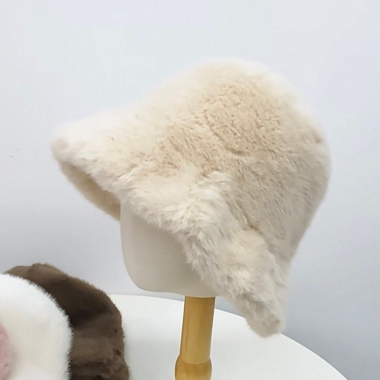 Bucket Hat Bulu Beige Perempuan Dewasa
