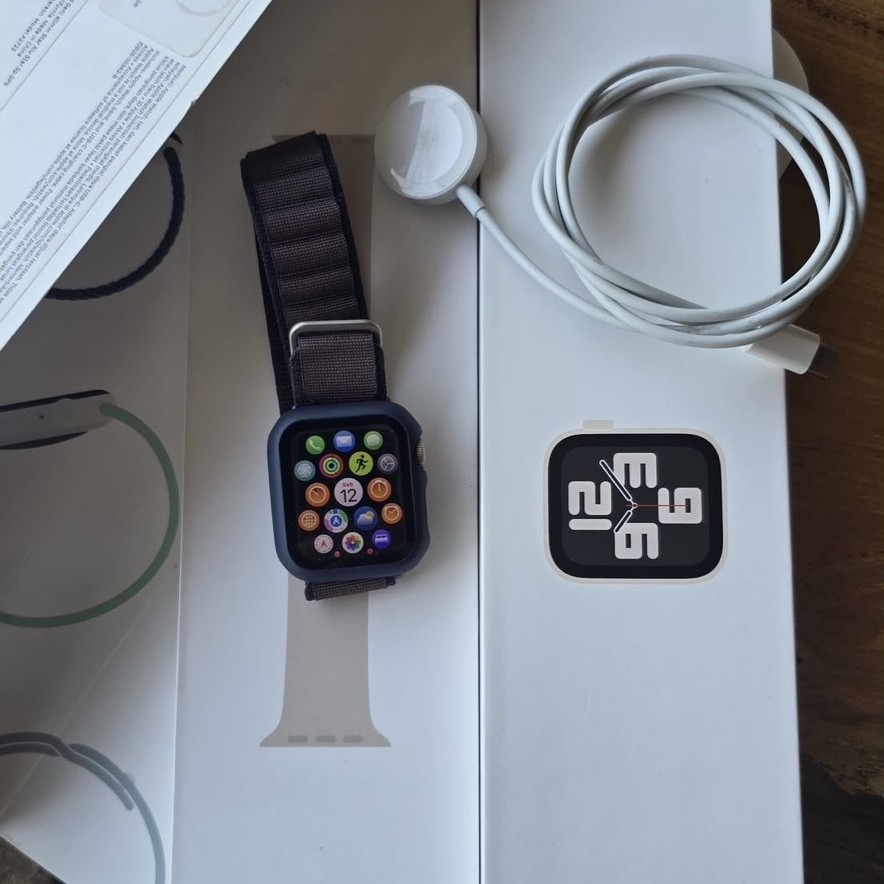 Apple Watch SE Gen 2 Gold