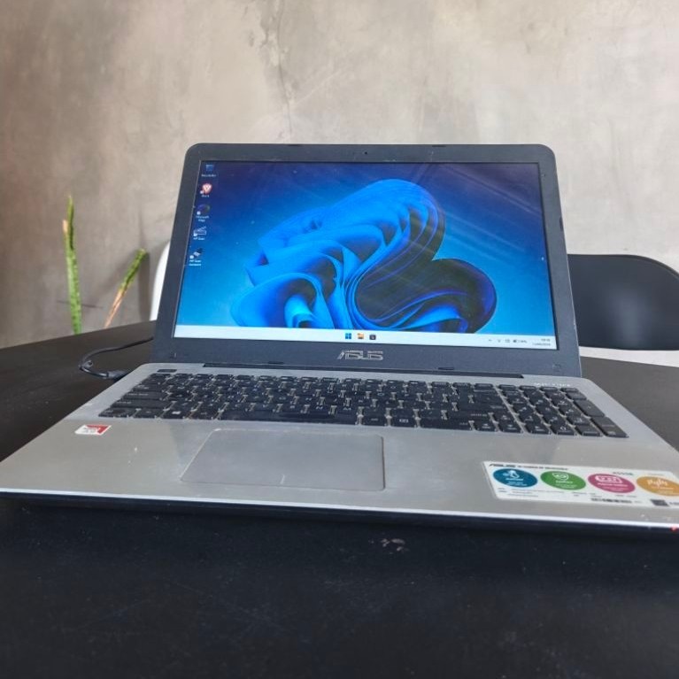 Laptop ASUS X555B Windows 7 hitam bekas ram 8/128gb