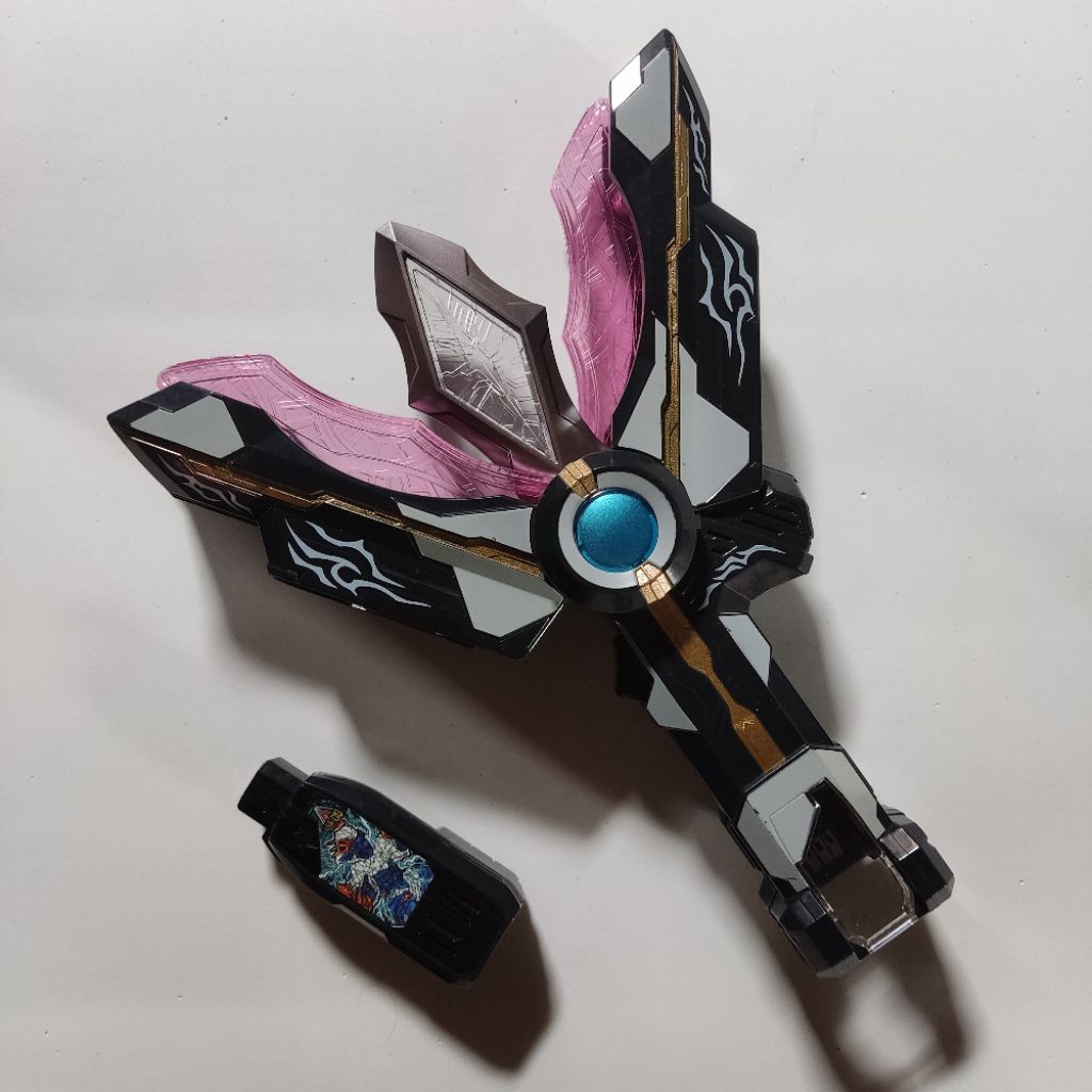 [Ready Stock] DX Dark Sparklence Trigger Dark + DX Horoboros Hyper Key | Ultraman Trigger