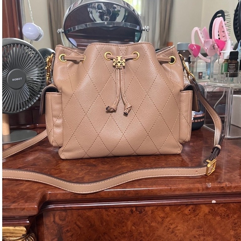 tas charlie drawstring medium warna apricot