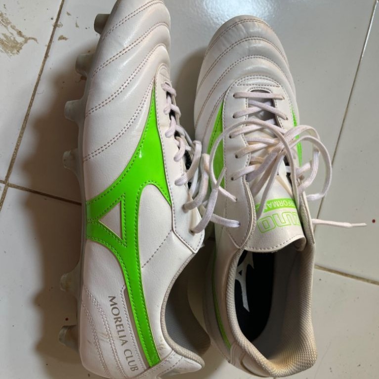 Sepatu Bola Mizuno Size 45