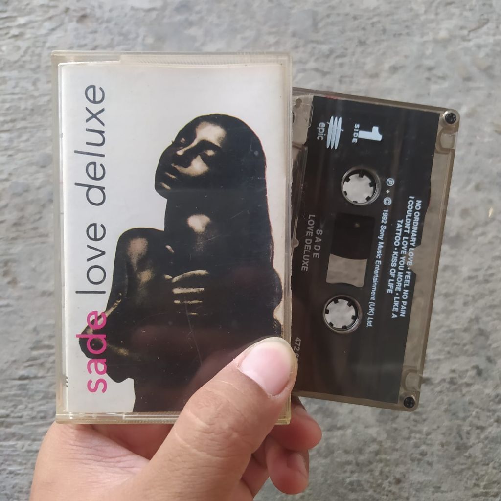 Kaset Pita Sade -  Love Deluxe