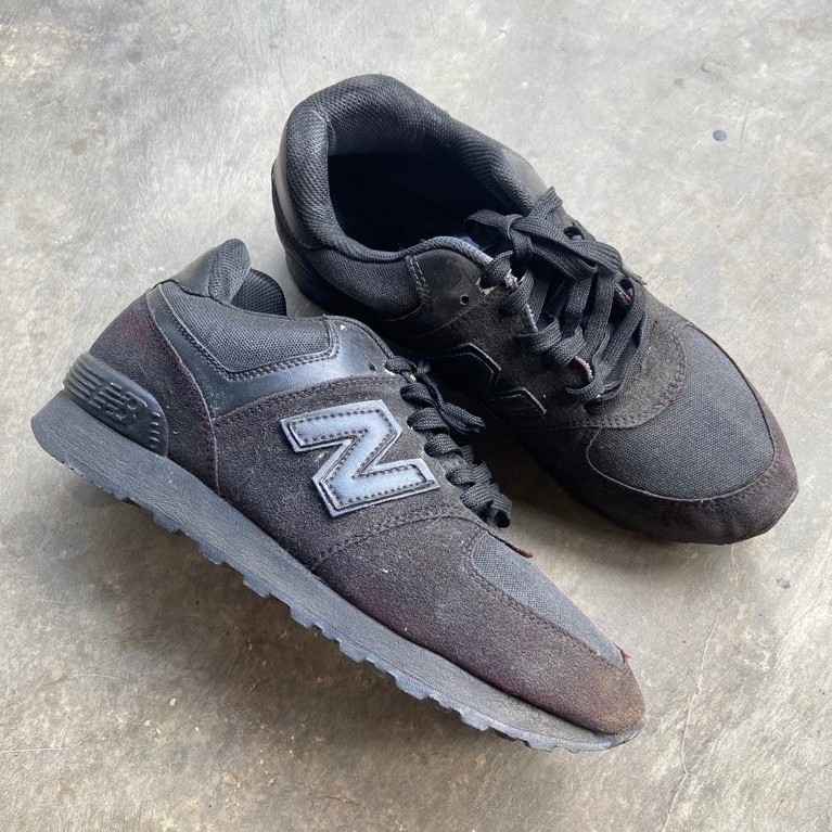 New Balance 574 All Black | preloved
