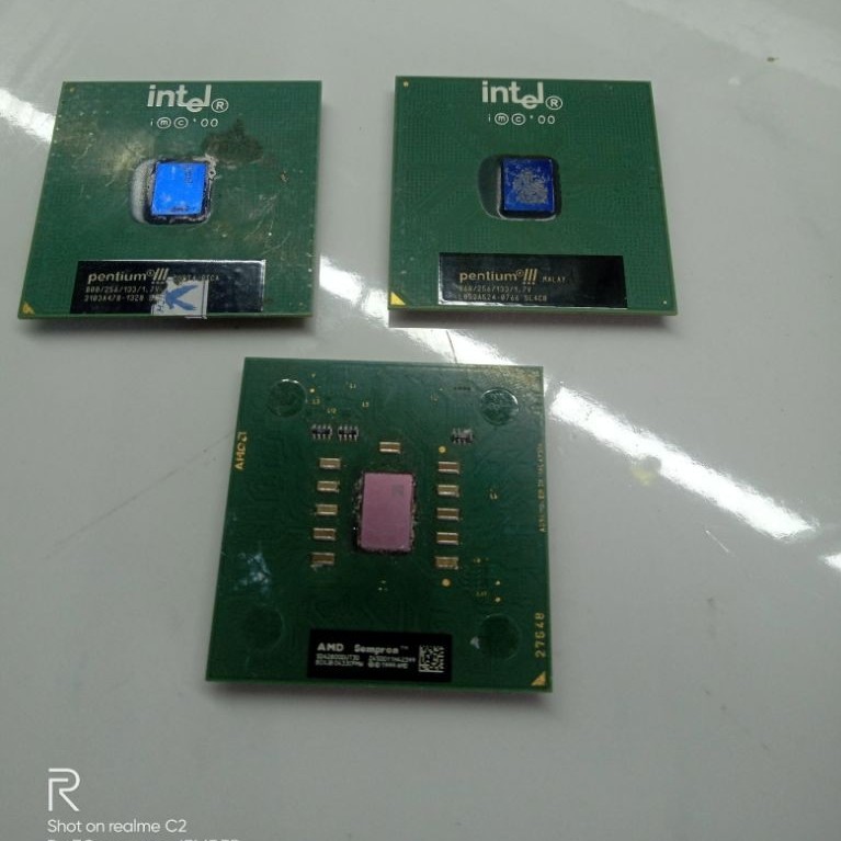 prosesor pentium 3 dan amd pcb hijau sesuai foto kondisi gambling olahan