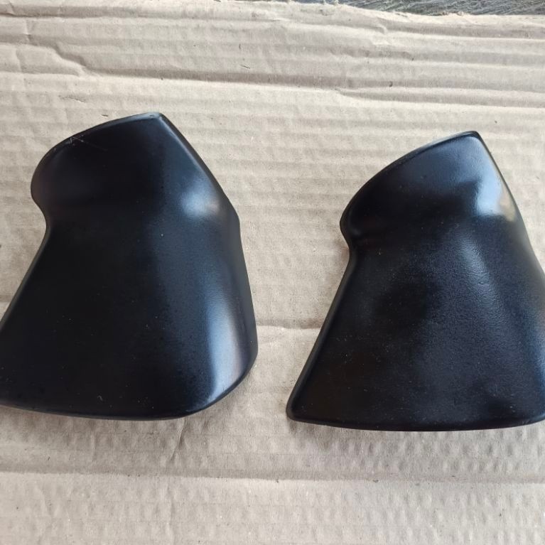 Tutup cover kaki spion sienta bagian kanan