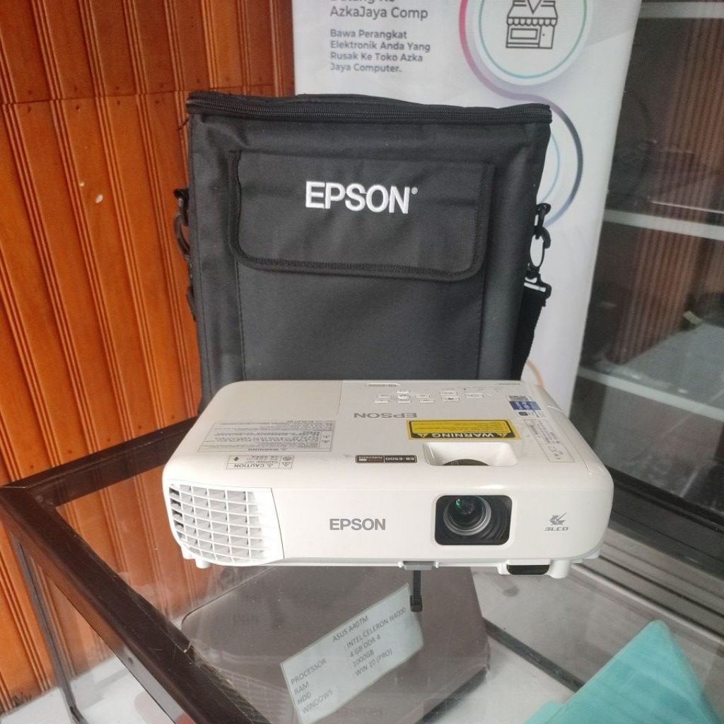 LCD PROYEKTOR EPSON EB-E500
