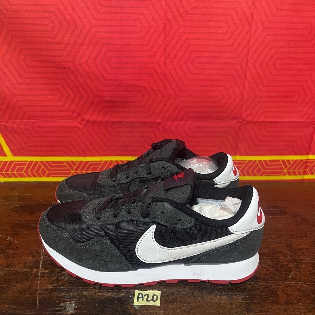 Sepatu Nike MD Valiant size 35,5