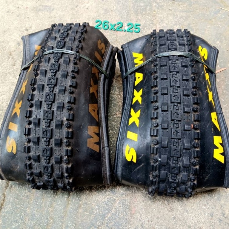 Ban Luar Sepeda Maxxis Crossmark 26x2.25