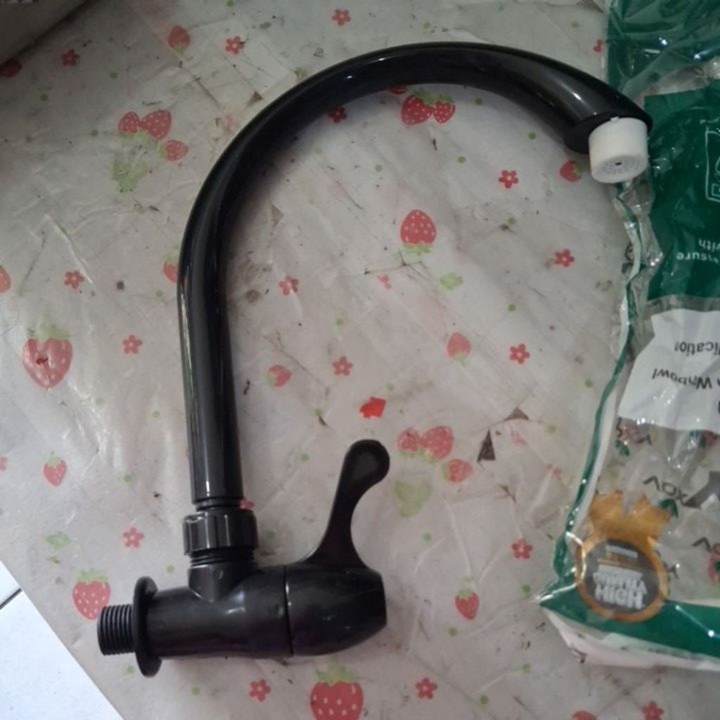 Kran angsa cuci piring plastik ½"