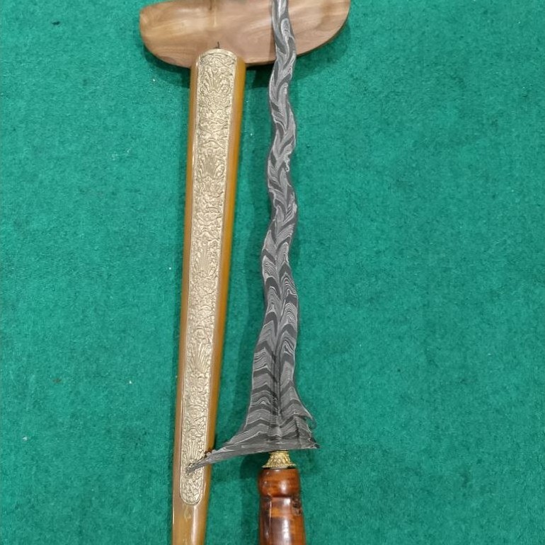Keris Berdapur Panimbal Luk 9