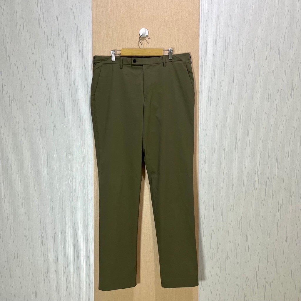 Work Pants UNIQLO AIRSENSE (Ultra Light) / Celana Bahan Pria / JP622 / Size 36