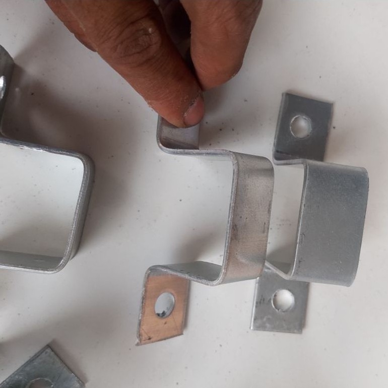 klem besi kotak holo 3cmx3cm galvanis