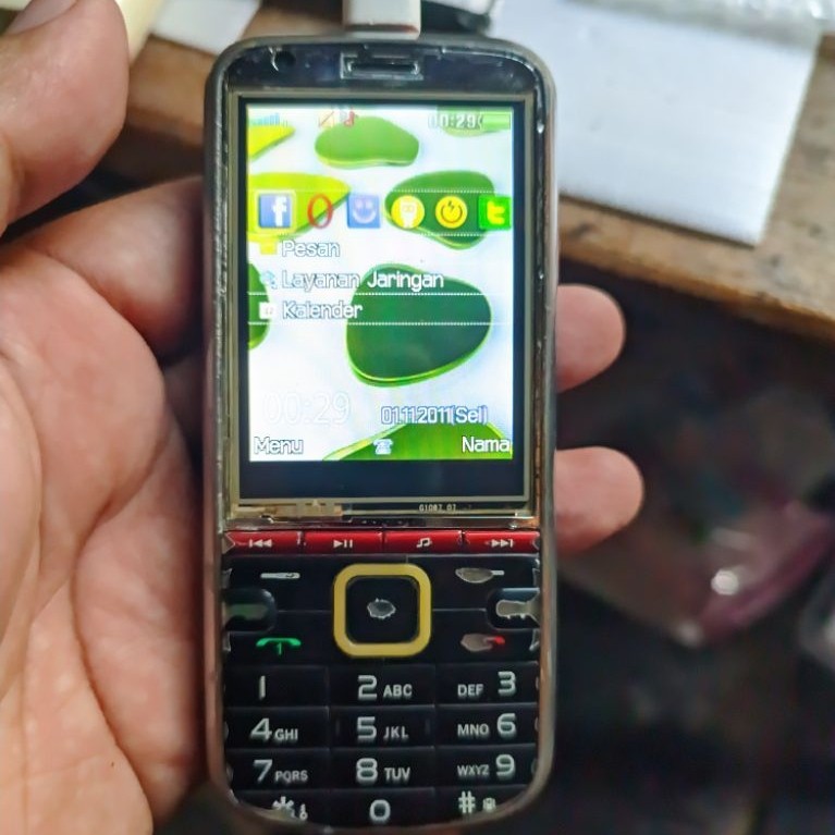 cross G900 ,bahan buat masteran burung atau mp3 an,minus lecet pemakain saja, kondisi seperti difoto