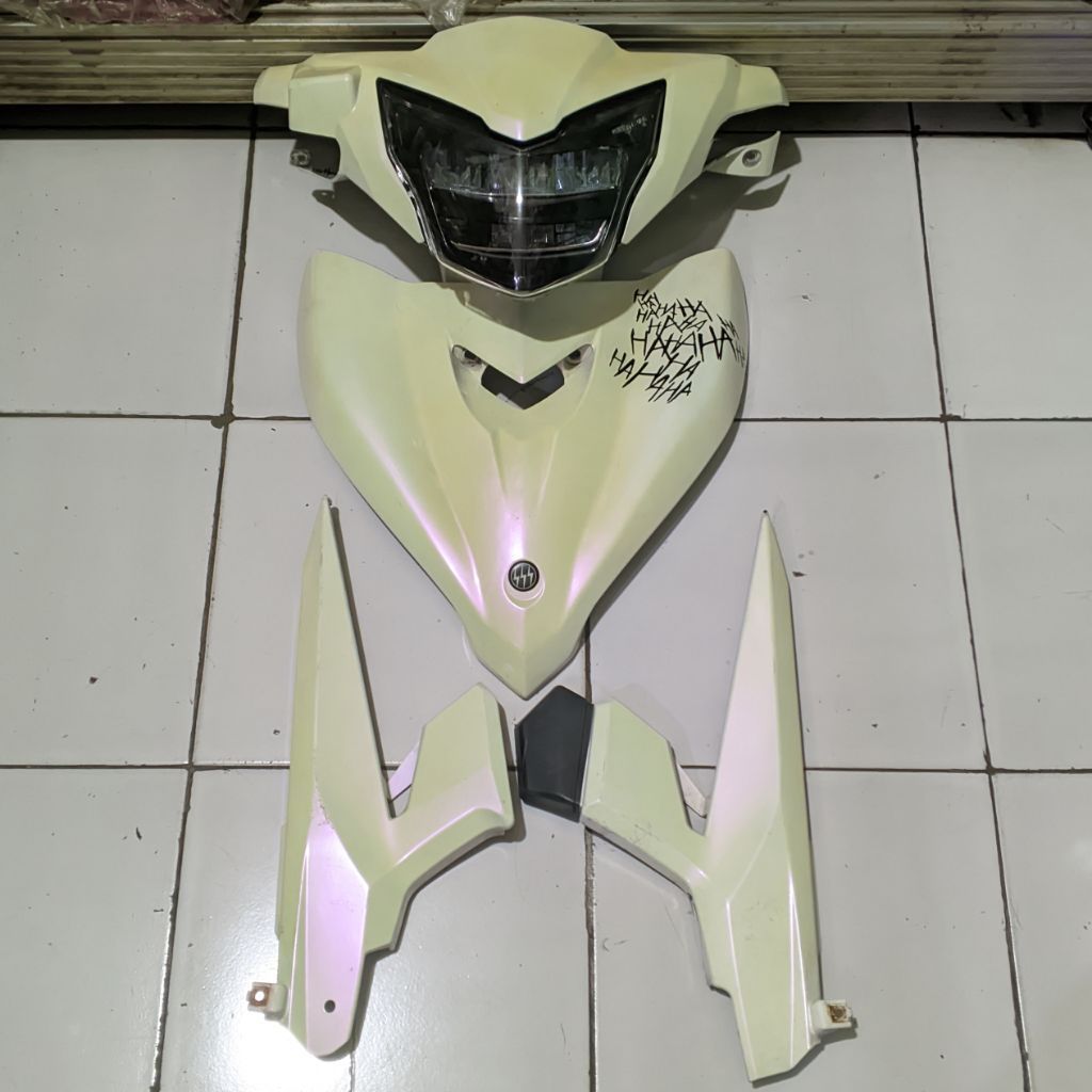 Batok depan reflektor LED dasi depan dan sambungan sayap depan jupiter mx 135 original bekas