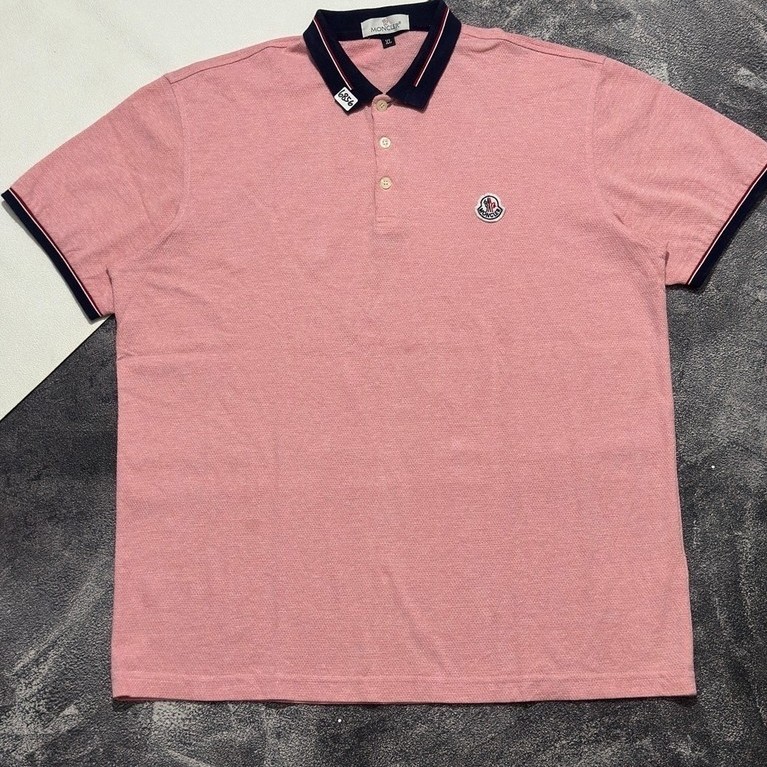 Kaos Polo Pria Moncler Pink Logo Bordir Desain Klasik
