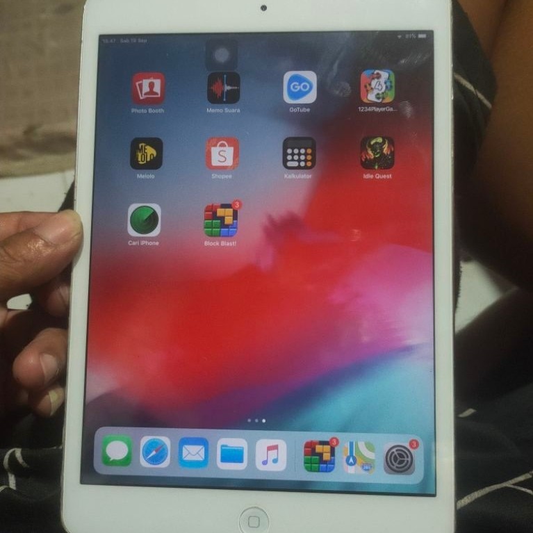 ipad mini 2, wifi only,minus mi cloud dan mic dering buat nonton film gak bisa