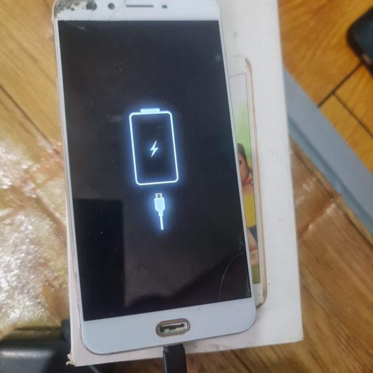 4unit Jual bahanRealme c61 ram8/128 mati lcd normalA3s ram 2/16 mati lcd normal retak sehelaiPcb mat
