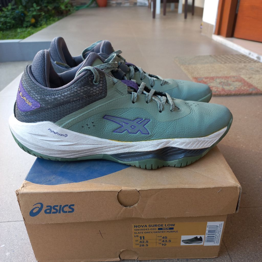 Sepatu Basket Asic Nova surge size 45