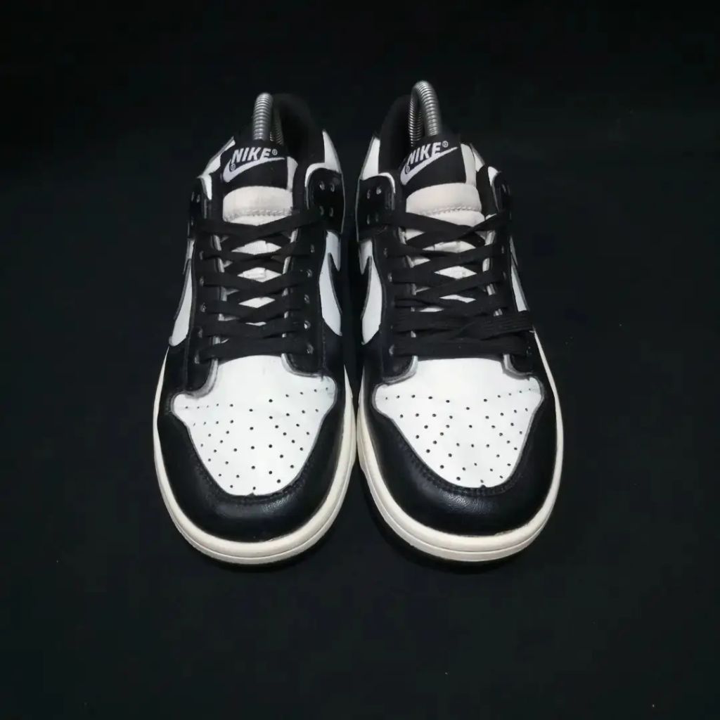 PRELOVED SEPATU SNEAKERS SB DUNK PANDA SIZE 43 SECOND