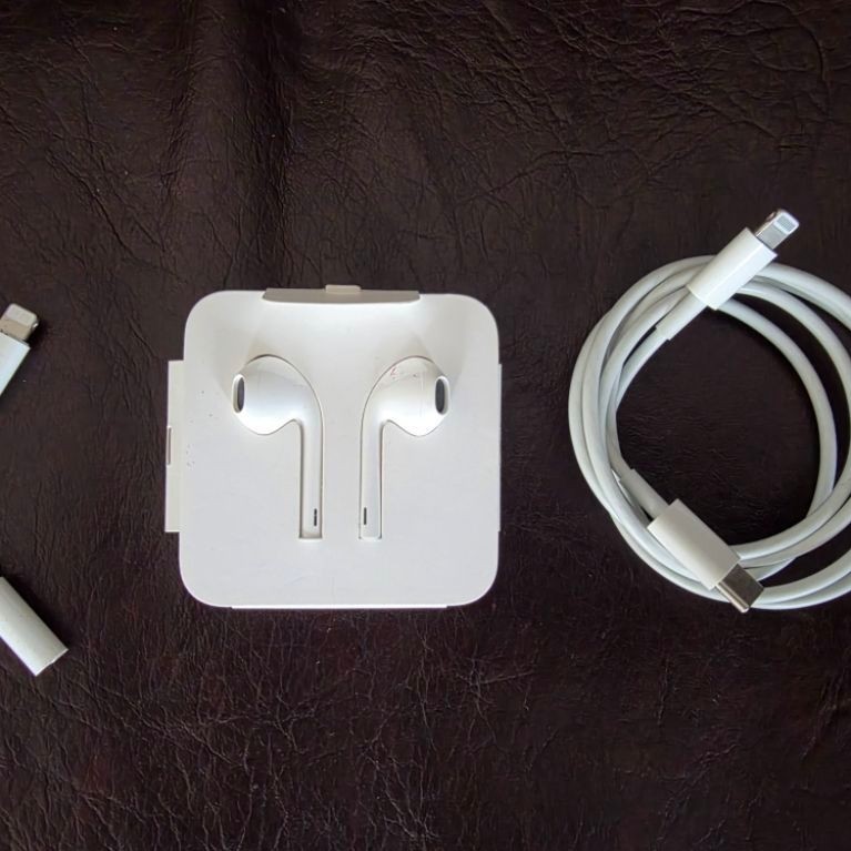 Set Earphone, Jack Converter 3.5 & Lightning Cable Ori New