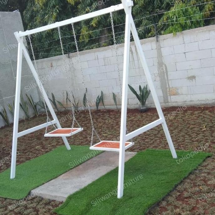 ayunan taman besi dan kayu mahoni Furniture