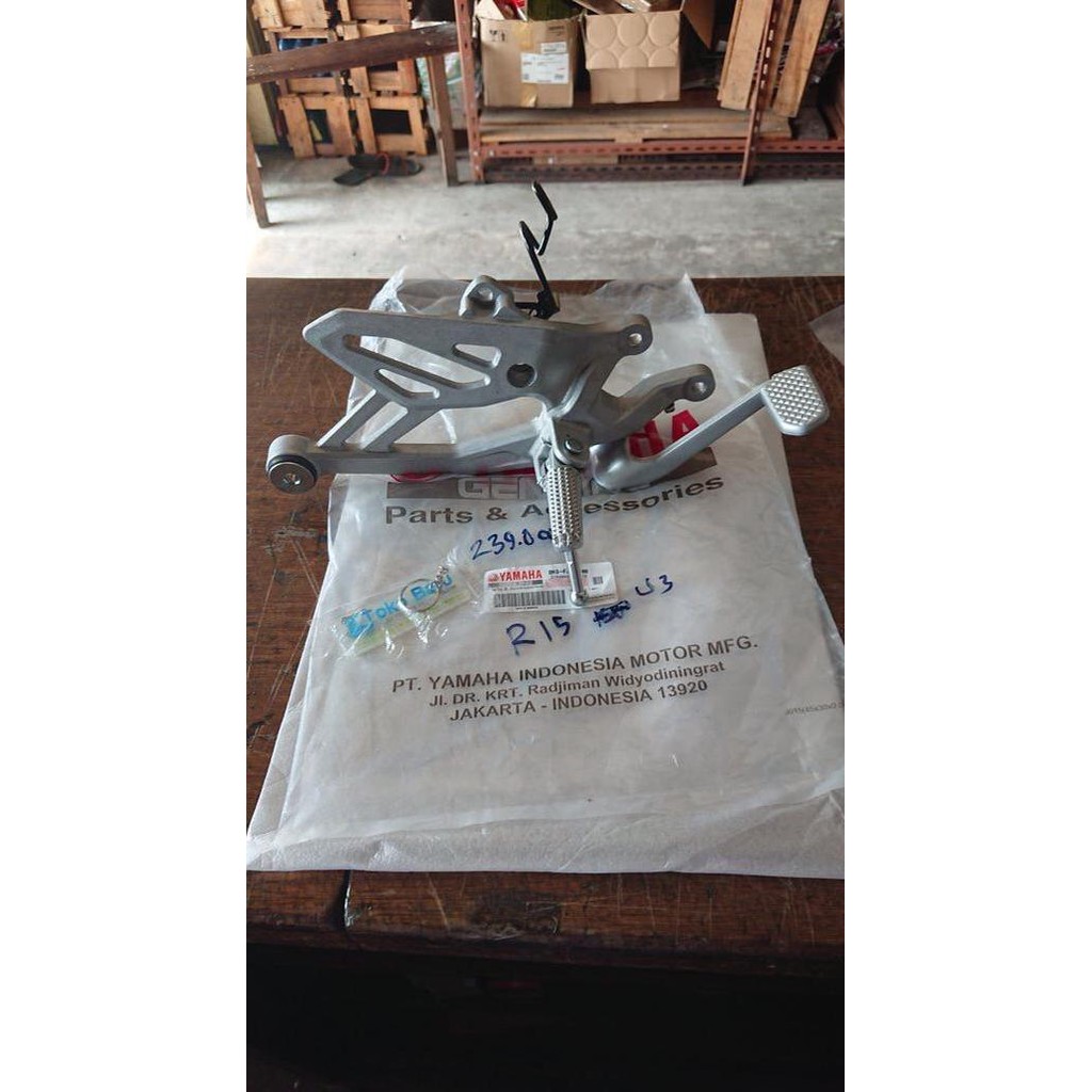 FOOTSTEP DEPAN KANAN NEW R15 VVA Original