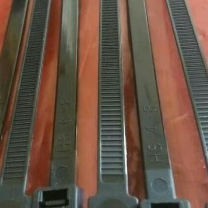 

Kabel Ties/Cable Tie CV550 x 9mm Isi 100pcs Hitam/Putih FORT