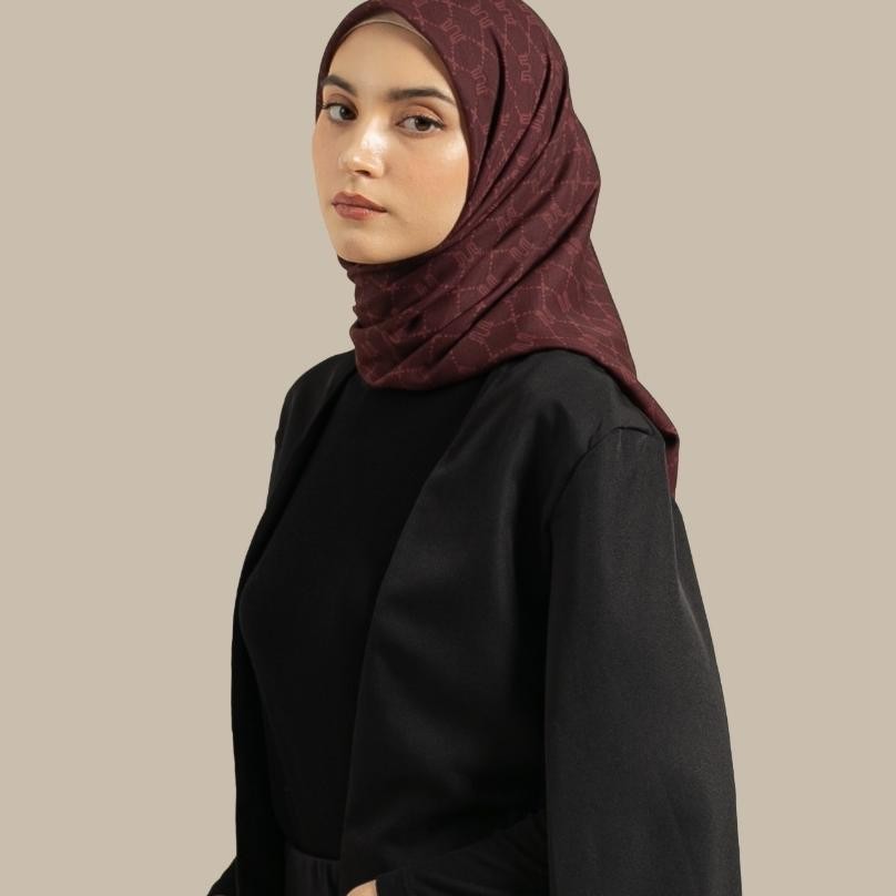 Wulang Narawangsa Hijab Segi Empat Monogram Maroon Kerudung Segi Empat Hijab Motif Segi Empat Hijab 
