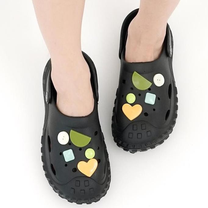 

Porto Priska - Sandal Clogs Wanita Sendal Jibbits Lucu Terbaru Bahan Karet Kekinian Dengan Hak Tinggi, Desain yang Ringan & Anti Slip untuk Fashion Sehari-hari PS