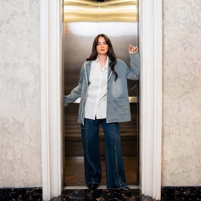 Enzy Storia X This Is April Blazer Casual Oversize Denim Wanita Kekinian Lengan Panjang ES Lliana Fr
