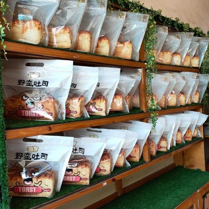 

roti sobek isi smoked beef dan keju / roti gombak