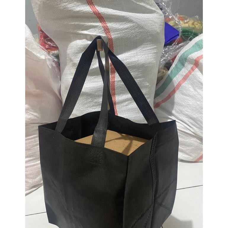 

Fue-K5X20 (1 Lusin = 12 Pcs) Goodie Bag Tas Hajatan Spunbond 22X22 Cm Tinggi 28 Cm/ Tas Hajatan Terlaris / Tas Spunbond Termurah / Tas Hajatan Kotak Nasi / Tas Hajatan Termurah / Tas Parcel / Tas Hampers / Tas Bingkisan / Tas Berkatan Nd-26