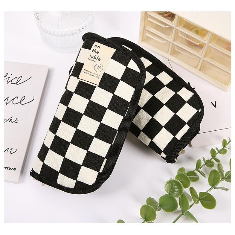 

Original Kotak Pensil Kotak Pensil Kotak-Kotak Hitam Putih Berkapasitas Besar Perangkat Pembelajaran Kotak Pensil/Tempat Alat Tulis Jepang Berkapasitas Besar -79