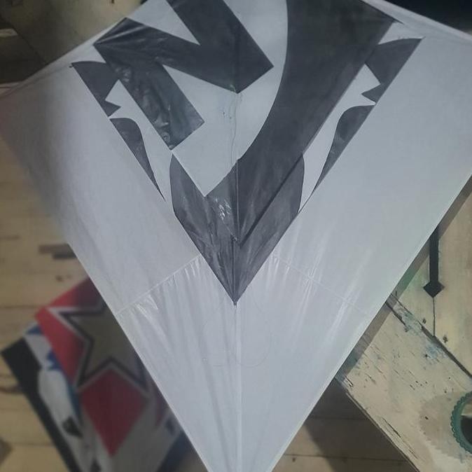 Layangan/Layang-Layang Aduan