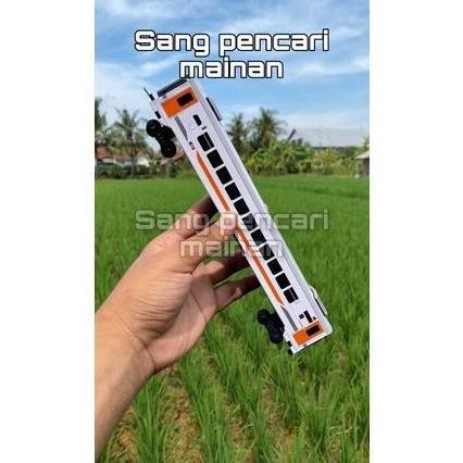 Kereta Ap,i Gerbong ekonomi putih Mainan kereta Api Indonesia,satu