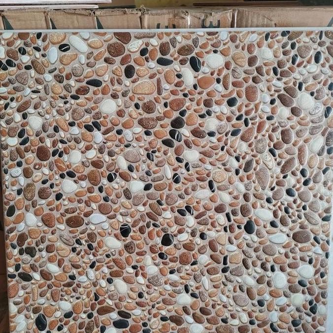 KERAMIK LANTAI TAMAN 40X40 BATU KASAR TIMBUL ABU COKLAT-MULIA