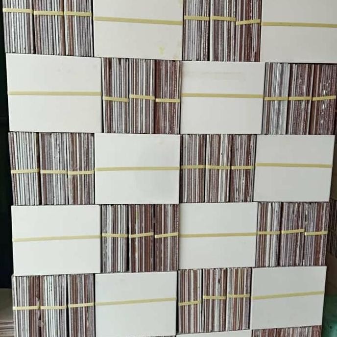 keramik potongan 25x30 putih polos