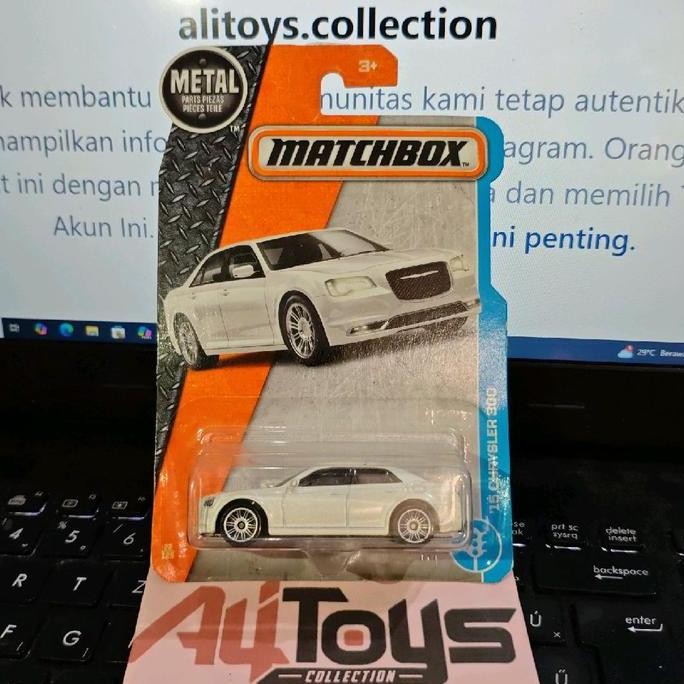 Matchbox match box 15 Chrysler 300 putih white DVK41
