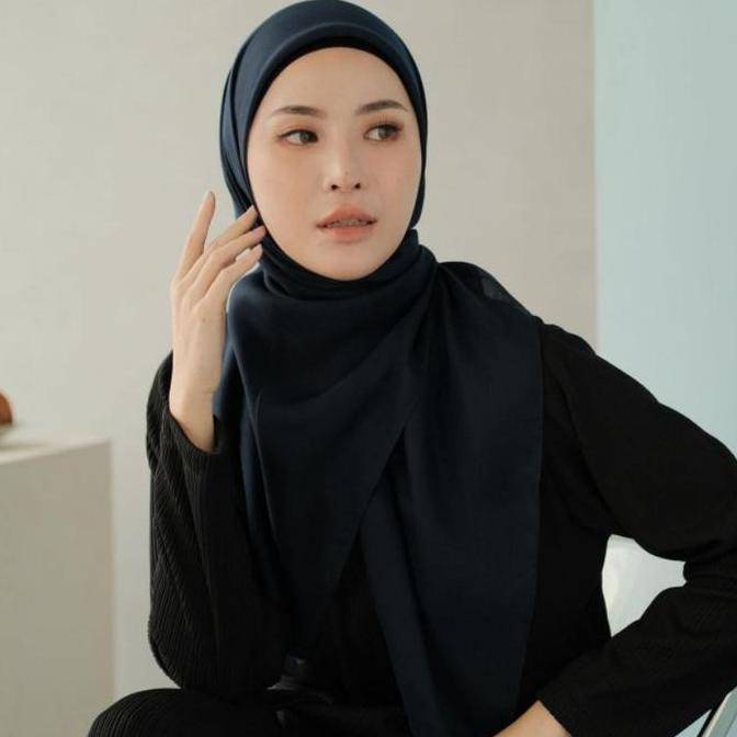 Fullout- Nhs.Looks - Ultrafine Paris