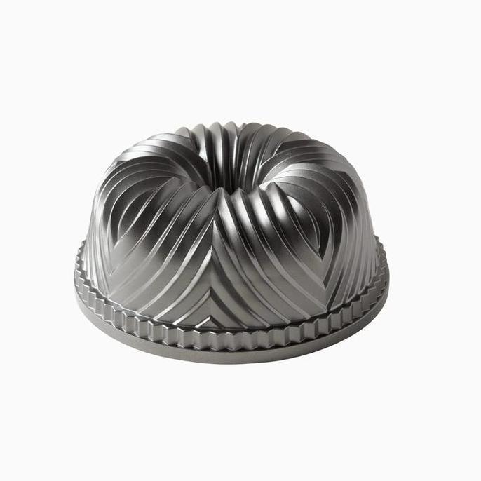 Nordic Ware Cast Aluminium Bavaria Bundt Pan, L Grey [topping]