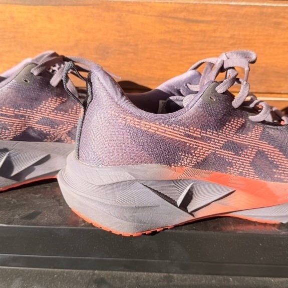 Sepatu Running Lari Asics Novablast 5 Second Preloved Bekas
