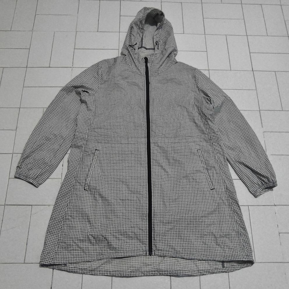 Jaket Sport Running Long Parka Uniqlo Pocketable Motif Kotak