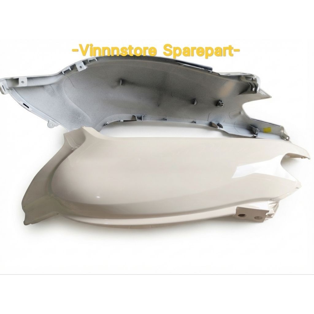 Cover Body Kanan New Scoopy FI K2F Krem Ori Honda 83500-K2FN-000